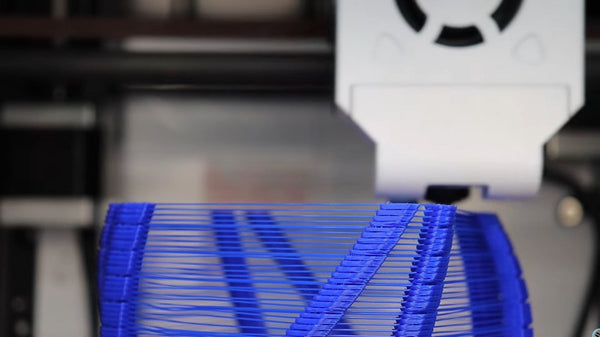 3Dプリントは臭うか?原因、リスク、臭気低減方法